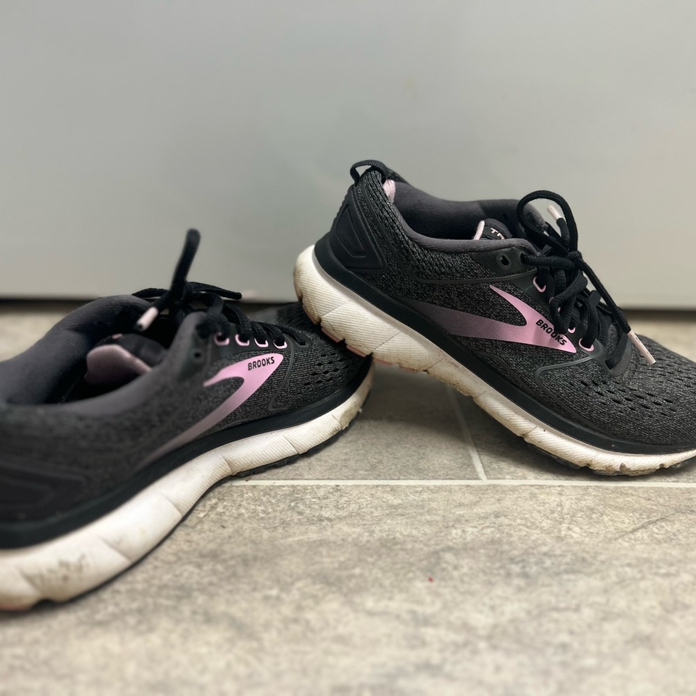 Brooke tennis shoes
